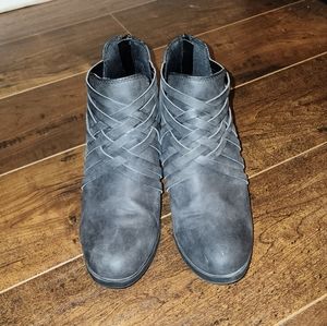 Womens Time and Tru Bootie Gray size 9